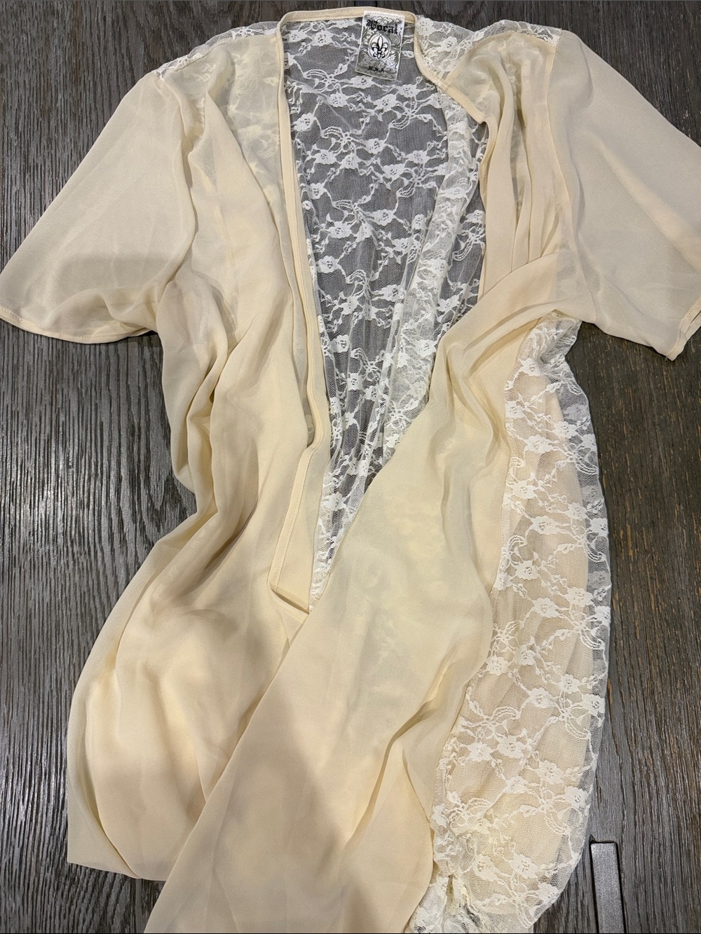 Vocal Cream Sheer Lace-Panel Robe